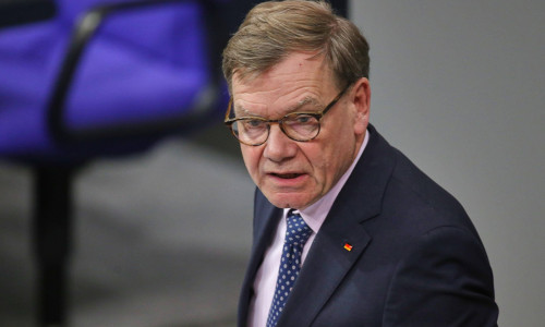 Berlin, Deutschland, 25.02.2026: Deutscher Bundestag: 58. Bundestagssitzung: Bundesminister des Auswärtigen Johann Wadep