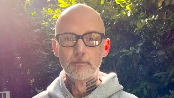 Moby, amintiri din trecutul îmbibat în alcool și droguri: "Credeam că sunt fermecător, amuzant, profund. În realitate, eram doar un idiot beat"