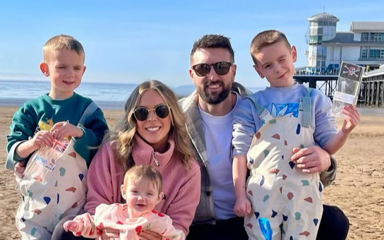 un cuplu cu trei copii si-a cumparat o rulota veche (4)