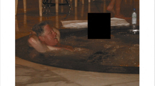 Bill Clinton a dat explicaţii cu privire la o fotografie în care apare într-un jacuzzi/ Profimedia