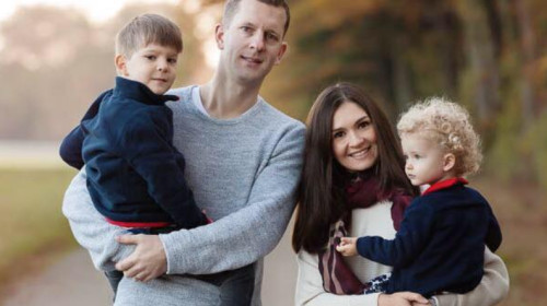 O femeie de 44 de ani și-a împușcat cei doi copii, iar apoi s-a sinucis