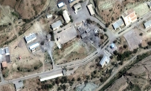 Armata israeliană anunţă că a lovit o bază din Iran unde s-ar încerca producerea de arme nucleare. Explozii puternice s-au auzit şi la Teheran