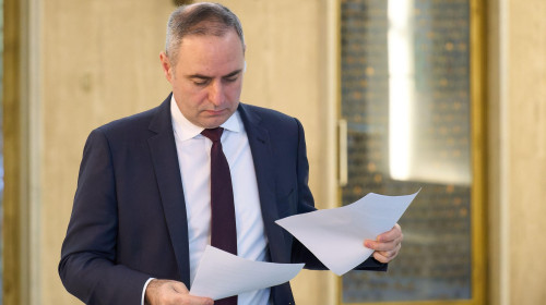 Bucharest, Romania. 16th Mar, 2026: Alexandru Nazare, Romanian Minister of Finance, arrives at Victoria Palace, the Romanian Government headquarters. Credit: Lucian Alecu/Alamy Live News
