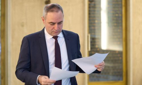 Bucharest, Romania. 16th Mar, 2026: Alexandru Nazare, Romanian Minister of Finance, arrives at Victoria Palace, the Romanian Government headquarters. Credit: Lucian Alecu/Alamy Live News