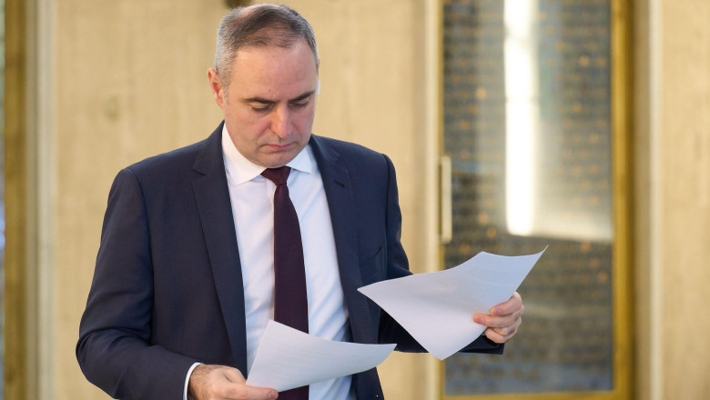Bucharest, Romania. 16th Mar, 2026: Alexandru Nazare, Romanian Minister of Finance, arrives at Victoria Palace, the Romanian Government headquarters. Credit: Lucian Alecu/Alamy Live News