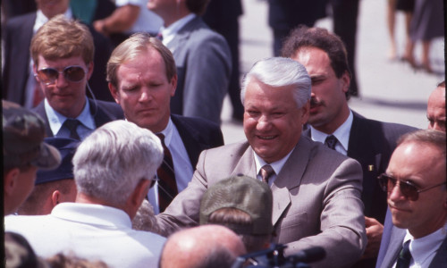 Wichita Kansas USA, June 18, 1992: Russian President BORIS YELTSIN and his entourage arrive at McConnell Air Force Base before touring a nearby wheat farm. Bob Daemmrich