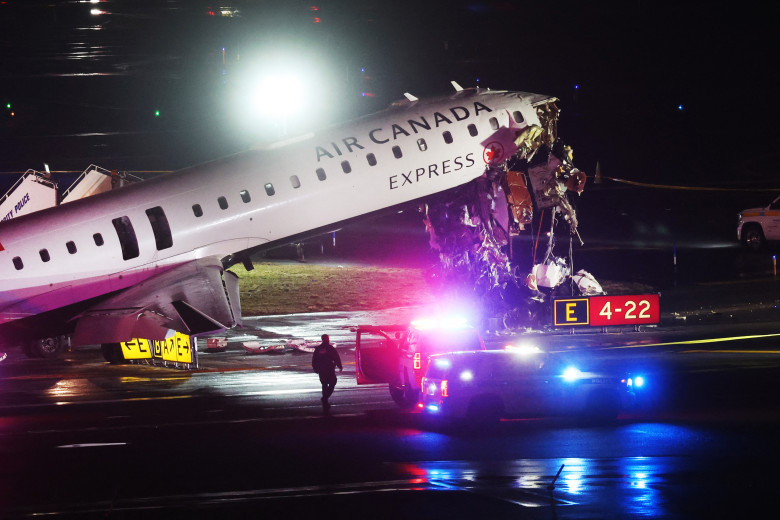 Accident pe aeroportul LaGuardia din New York/ Profimedia