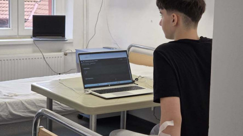 Un elev din Târgu Jiu a susținut Olimpiada de Informatică din spital/ Foto: News.ro