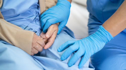 O femeie s-a prezentat la spital cu dureri de spate, iar doctorii i-au sugerat eutanasierea/ Profimedia