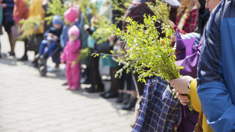 salcie de florii la biserica