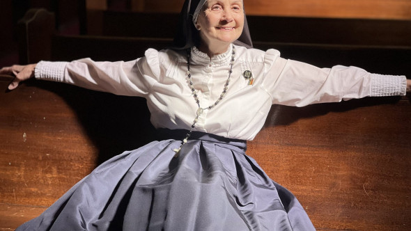 Sora Mary Blaze, influencerița de 77 de ani care face dansuri provocatoare în biserică: "Roagă-te și strălucește"