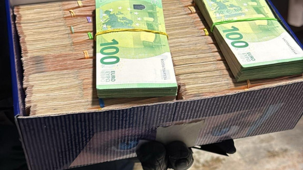 Grindeanu reacționează după ce în casele fostului său șef de cabinet s-au găsit teancuri cu bani în cutii de pantofi: "Îmi doresc pentru el, personal, să fie nevinovat"