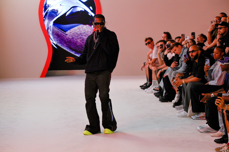 Li-Ning : Runway - Menswear Spring/Summer 2024 - Paris Fashion Week