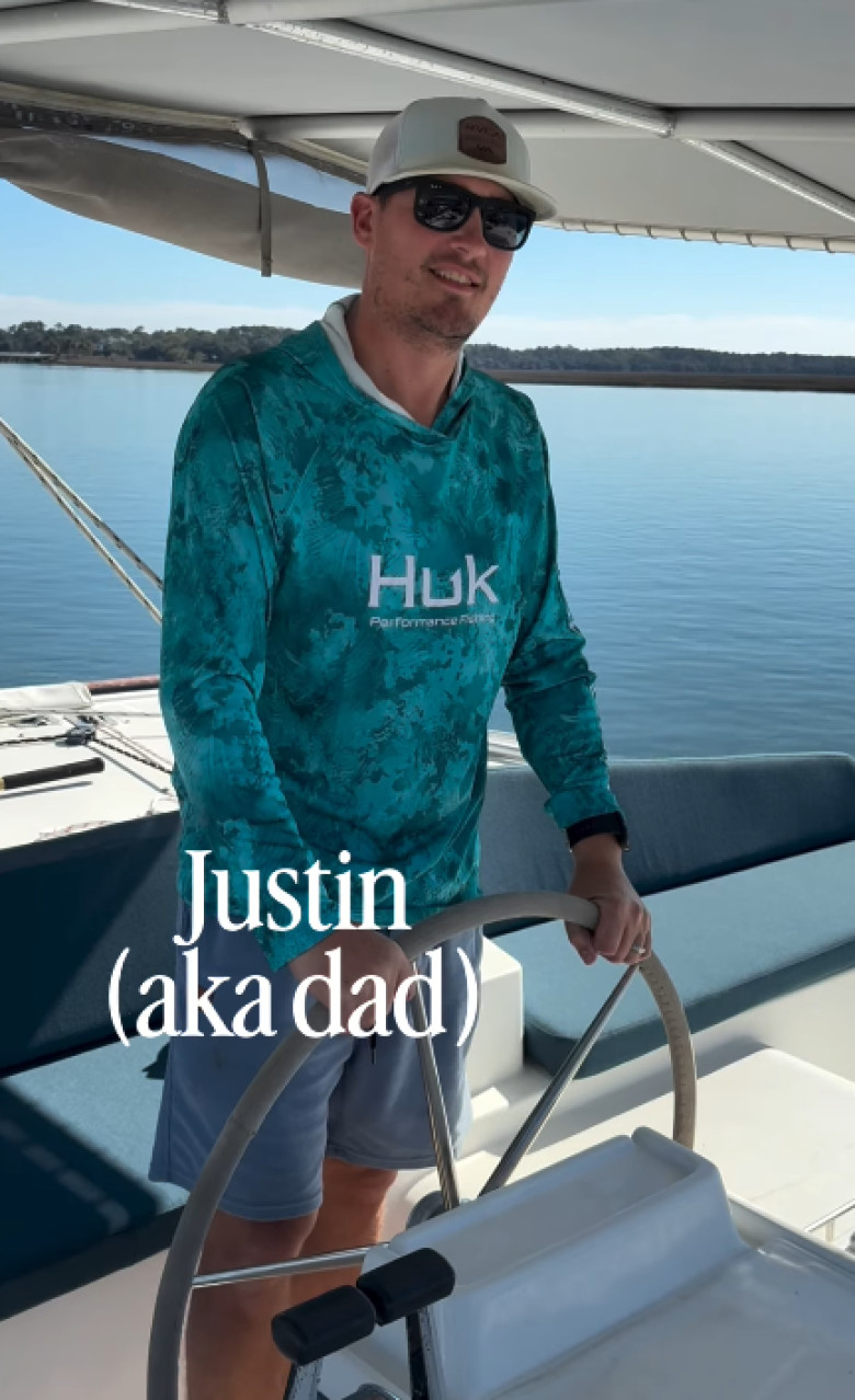 familie care traieste pe barca (1)