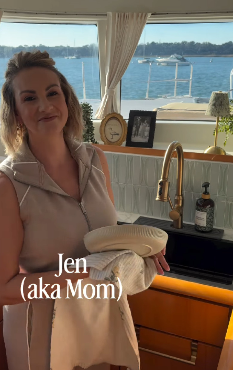 familie care traieste pe barca (5)