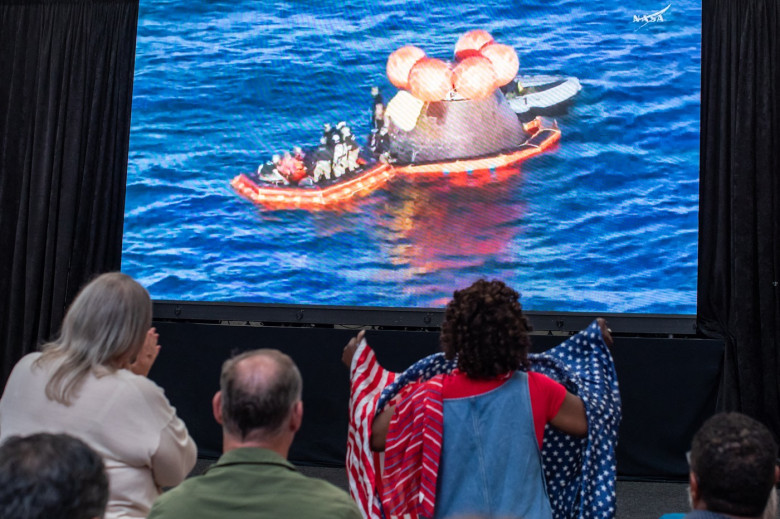 astronautii artemis 2 s-au intors acasa (2)