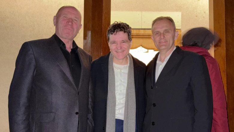 Nicușor Dan, alături de doi membri PSD, președintele CJ Prahova și primarul din Cornu