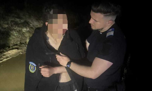 Tanar salvat dupa ce a fost urmarit de urs