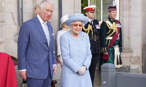 The Royal Family Visit Scotland - The Queen's Body Guard For Scotland Reddendo Parade