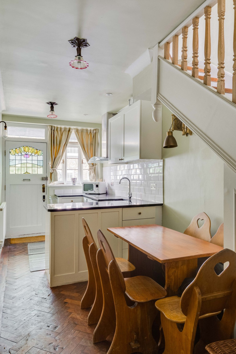 London’s second narrowest home at 7ft wide on market for whopping Ł1.2m despite tiny size