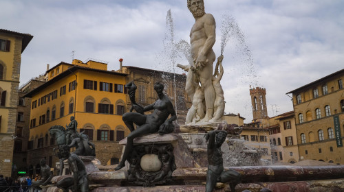 O turistă a fost acuzată că a avariat o fântână istorică din Florența/ Profimedia