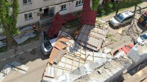 Un bărbat din Vaslui a murit după ce un acoperiș luat de vânt a căzut peste el/ Foto: Facebook