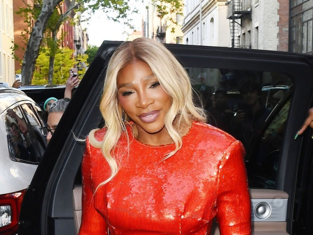 "Ieftin, kitsch și vulgar". Serena Williams, aspru criticată pentru o ținută ce s-a vrut elegantă, dar a lăsat prea mult la vedere