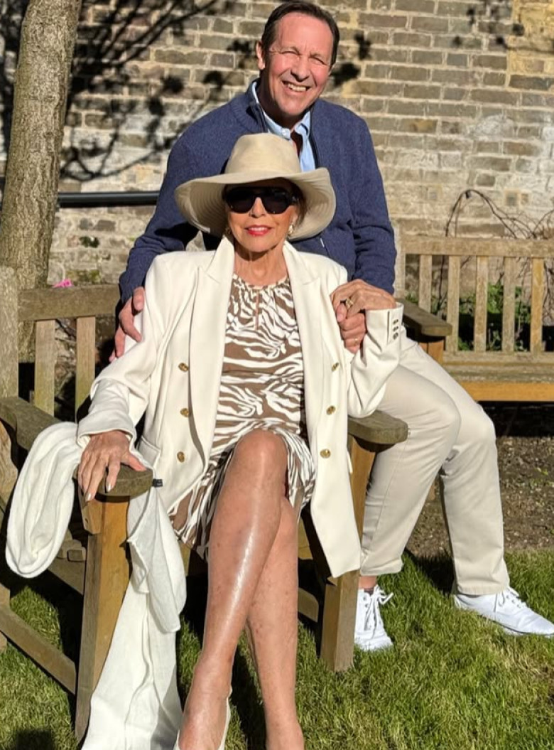 Joan Collins (4)