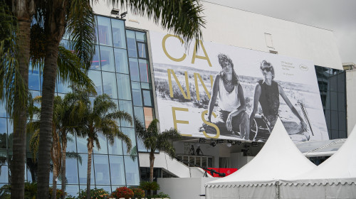Illustration du palais des festivals avec l'affiche de la 79ème édition du festival international du film de Cannes
