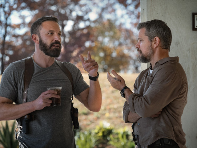 Matt Damon și Ben Affleck, dați în judecată de doi polițiști din Miami din cauza filmului "The Rip". Acuzațiile aduse celor două staruri