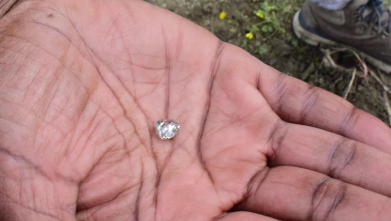A pierdut tot ce avea mai drag, dar a găsit un diamant de 3 carate într-un parc/ Foto: Facebook Crater of Diamonds State Park