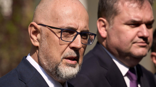 Bucharest, Romania. 22nd Apr, 2026: Kelemen Hunor (L), the president of Democratic Alliance of Hungarians in Romania (UDMR), makes press statements after the consultations with Romanian President Nicusor Dan at Cotroceni Palace following PSD's withdrawal