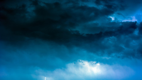 Bucharest, Romania. 08th July, 2017. Storm lightning in Bucharest, Romania Credit: Andreea Constantinescu/Alamy Live News