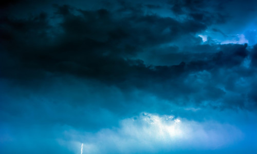 Bucharest, Romania. 08th July, 2017. Storm lightning in Bucharest, Romania Credit: Andreea Constantinescu/Alamy Live News