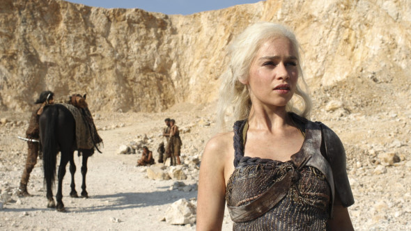 „Aș fi condus mașini scumpe!” Emilia Clarke rupe tăcerea după ce s-a zvonit că a luat 300.000 de dolari per episod în „Game of Thrones”