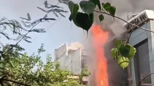 Incendiu într-un hotel din New Delhi/ Foto: X