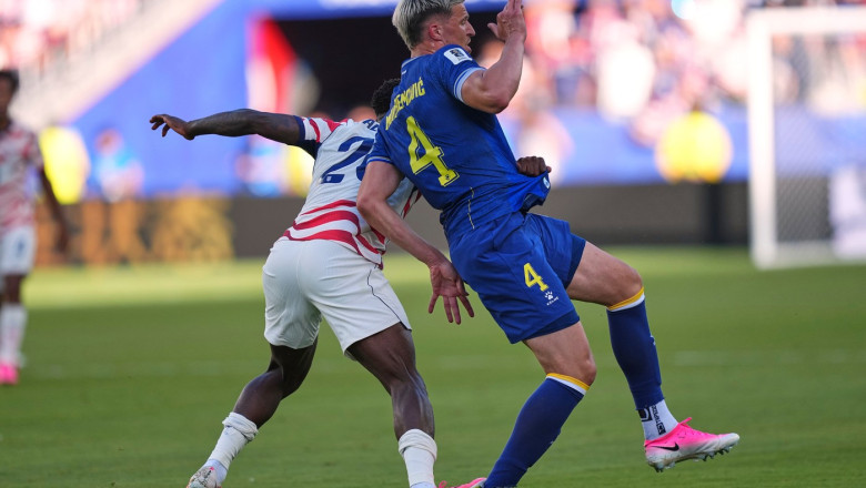 Folarin Balogun, echipa națională de fotbal a SUA, a faultat un jucător al Bosniei la CM 2026