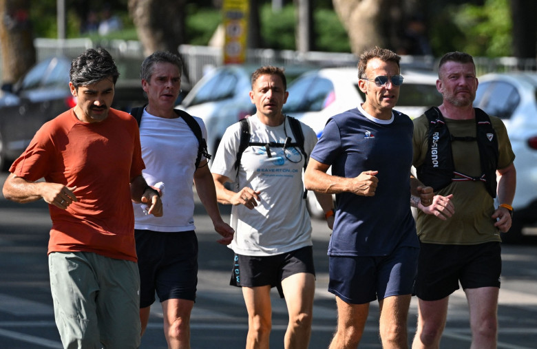 Emmanuel Macron la jogging