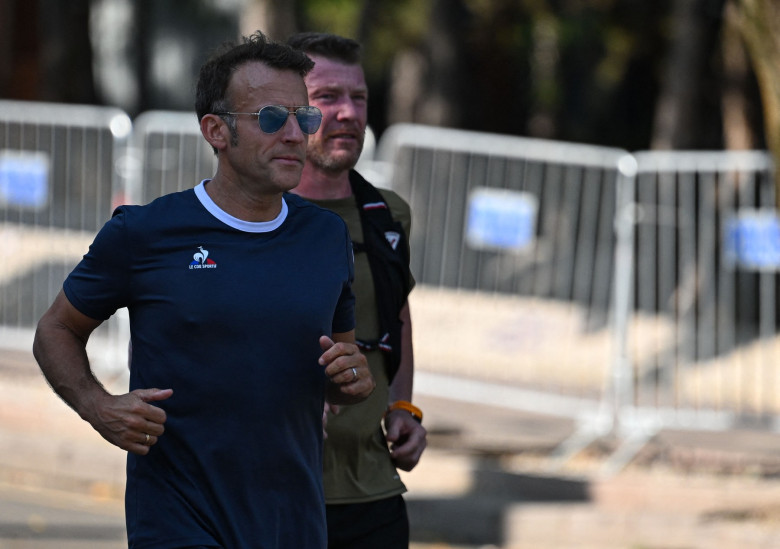 Emmanuel Macron la jogging