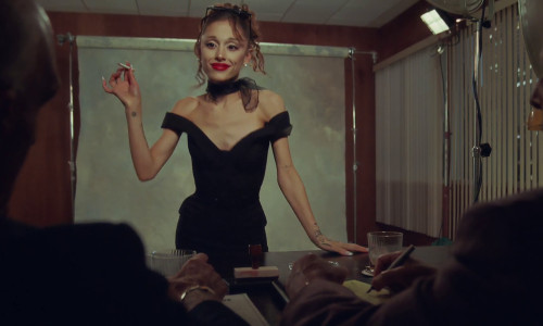 Ariana Grande, Bloody “Petal” Music Video