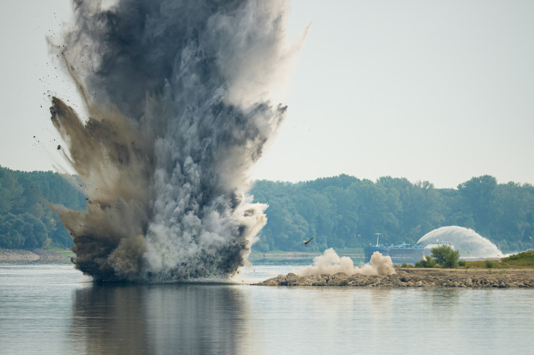 Stânca Pârjoaia a fost detonată. / Foto: Profimedia