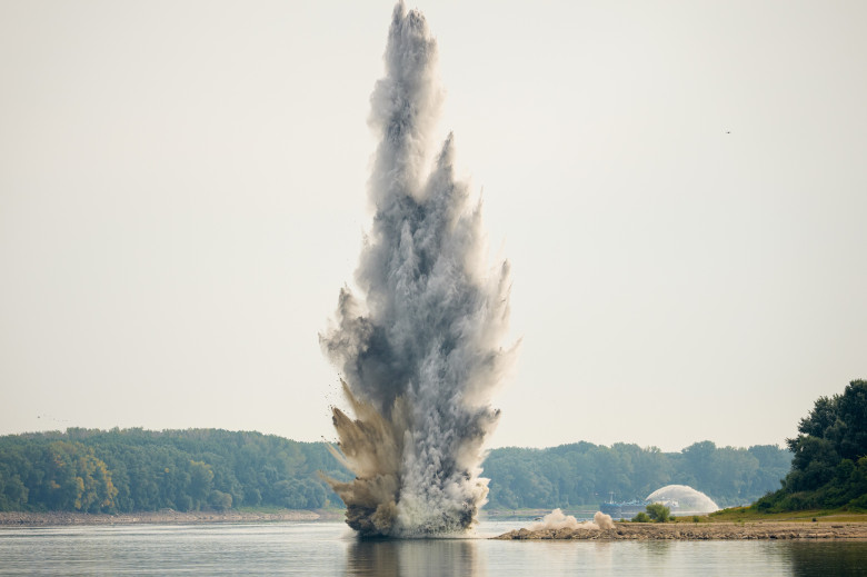 Stânca Pârjoaia a fost detonată. / Foto: Profimedia