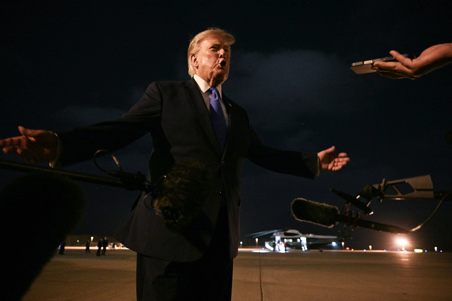 Donald Trump vrea ca Strâmtoarea Ormuz să-i poarte numele: "Acum că deţinem controlul, ar trebui să o rebotezăm Strâmtoarea Trump?"