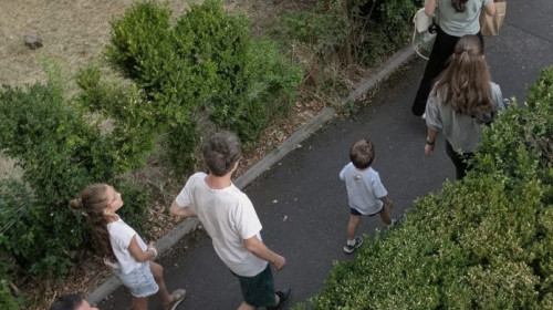 Nicuşor Dan şi-a vizitat rudele după slujba de la Mănăstirea Dejani/ Foto: Monitorul de Făgăraş