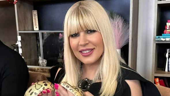 Cum arată Elena Udrea la 52 de ani, în costum de baie. A plecat la Sulina cu fiica ei și a făcut o fotografie „istorică”