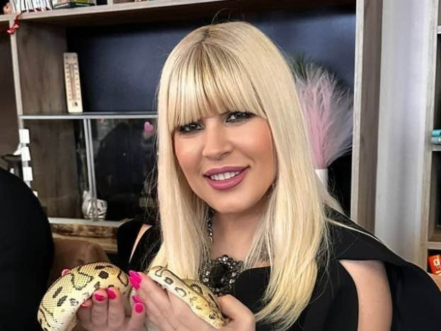Cum arată Elena Udrea la 52 de ani, în costum de baie. A plecat la Sulina cu fiica ei și a făcut o fotografie „istorică”