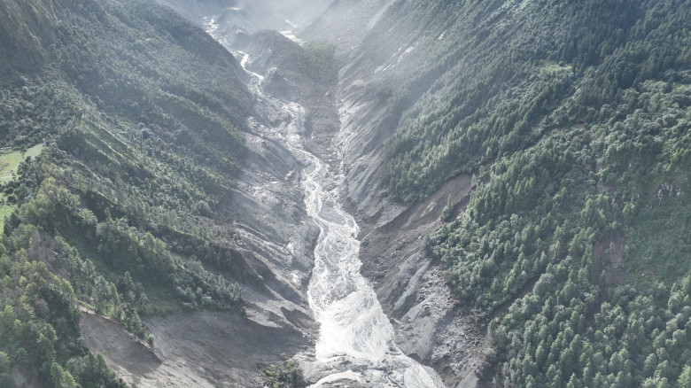 inundații și valuri de noroi în nepal