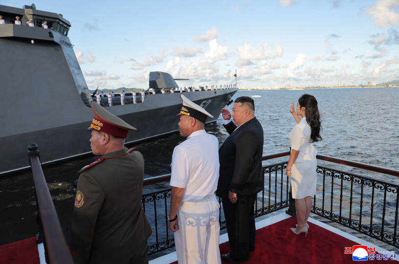 kim jong un, Coreea de Nord şi-a îmbogăţit flota de război (1)