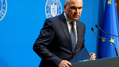 Bucharest, Romania. 1st Sep, 2026: Ilie Bolojan, interim Prime Minister of Romania, leaves without taking questions after delivering a press statement on the implementation of the National Recovery and Resilience Plan (PNRR), at Victoria Palace, the Roman
