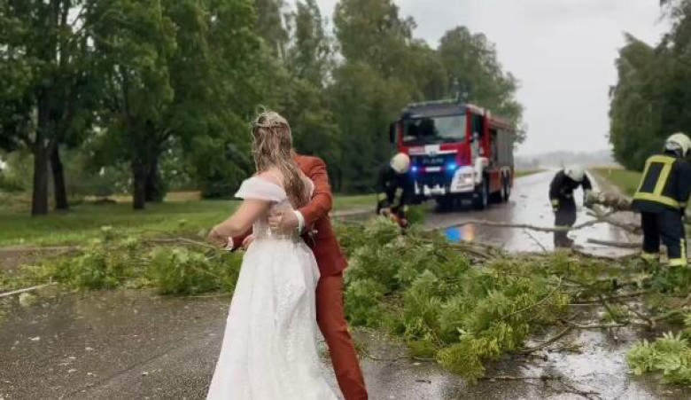 nuntă în furtună